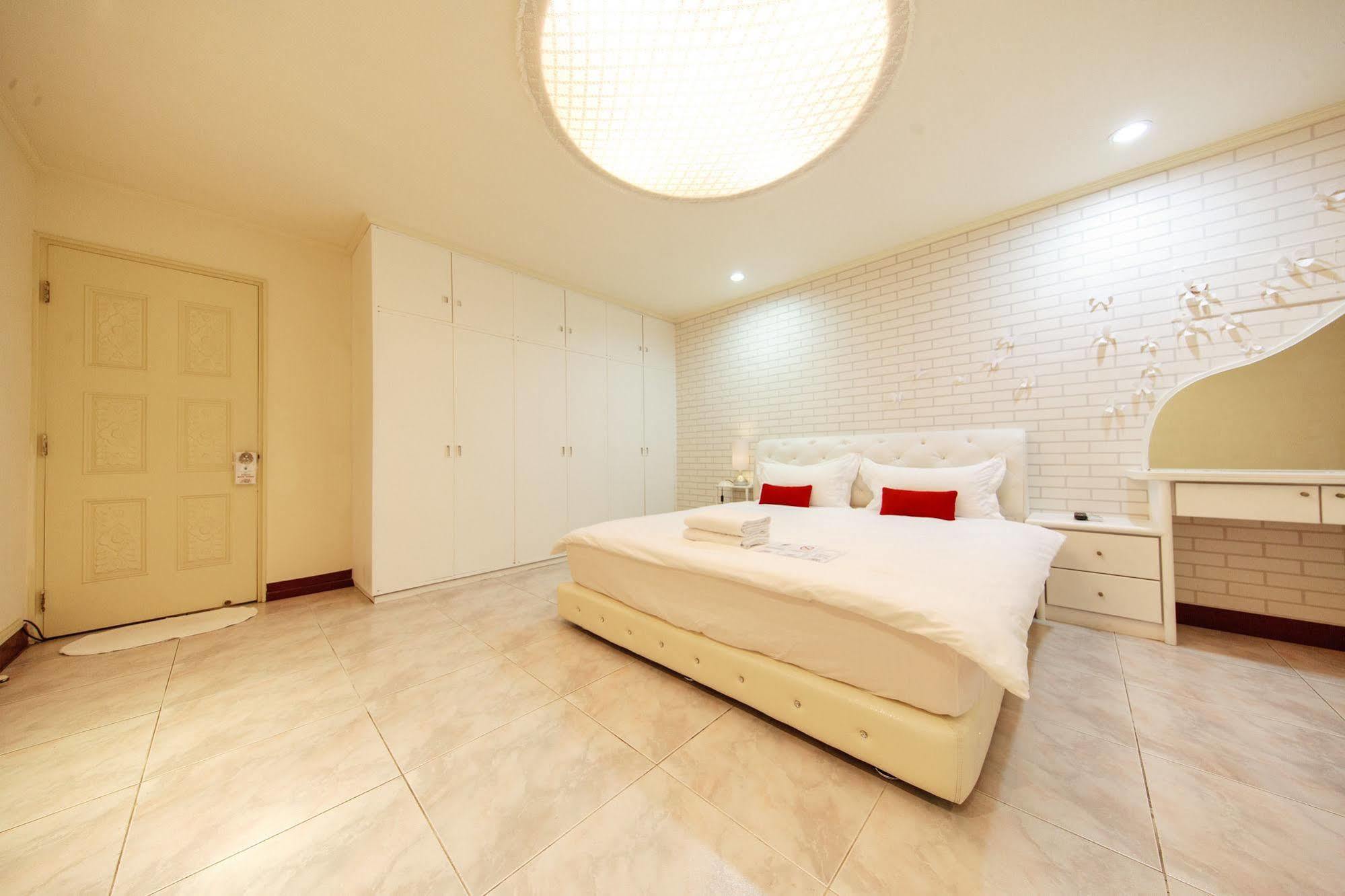 Apartmán Ariyoshi Ya Tchaj-nan Exteriér fotografie